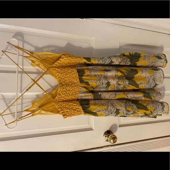 Yellow lace top dress - Picture 2 of 3